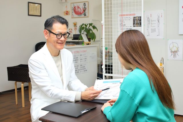 説明している写真